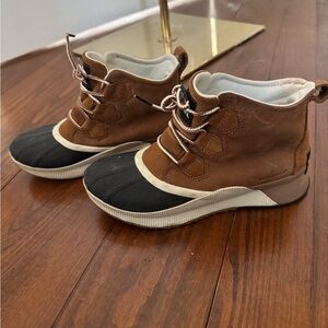 Sorel Waterproof Boots EUC size 8 Womens